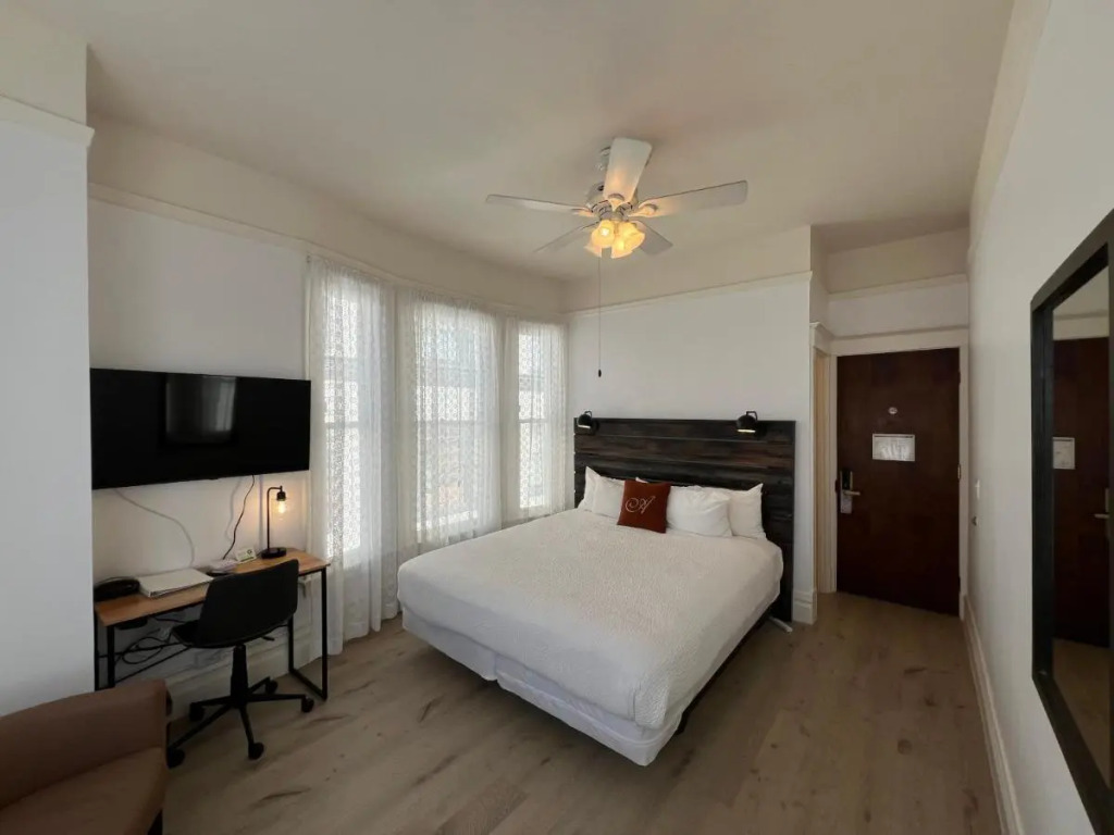 The Andrews Hotel