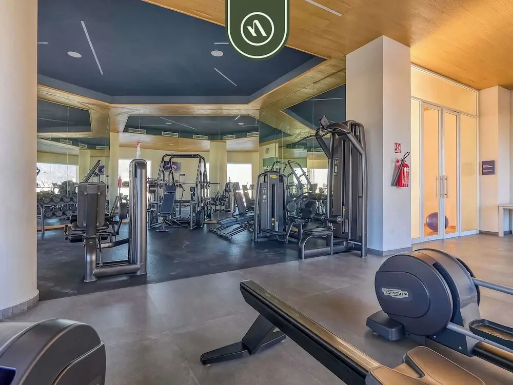 Luxury Oceanfront Studio - Beach - Pools - Gym