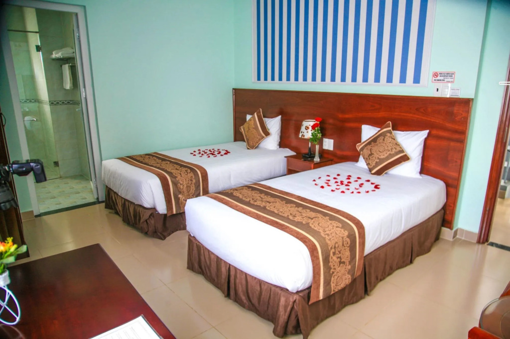 OYO 153 L&M Hotel