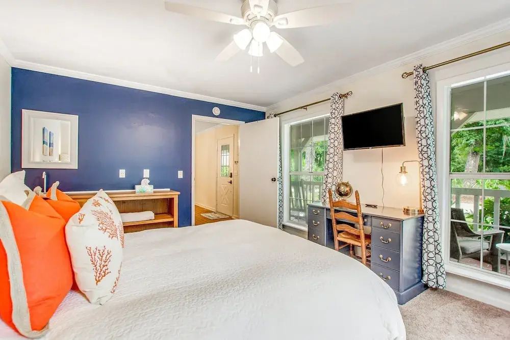 Relaxing, Dog-friendly Home With Furnished Patio, Washer/dryer, Wifi, & AC