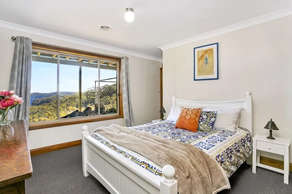 Narrow Neck Retreat