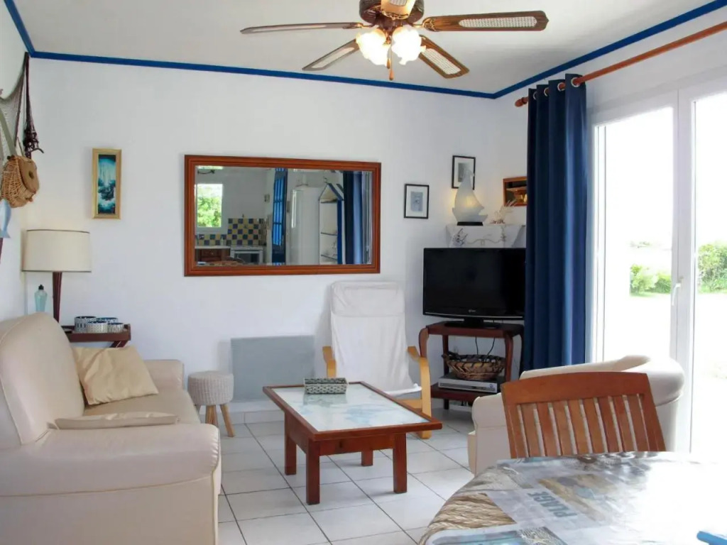 Holiday Home Ty Bihan - LOY114