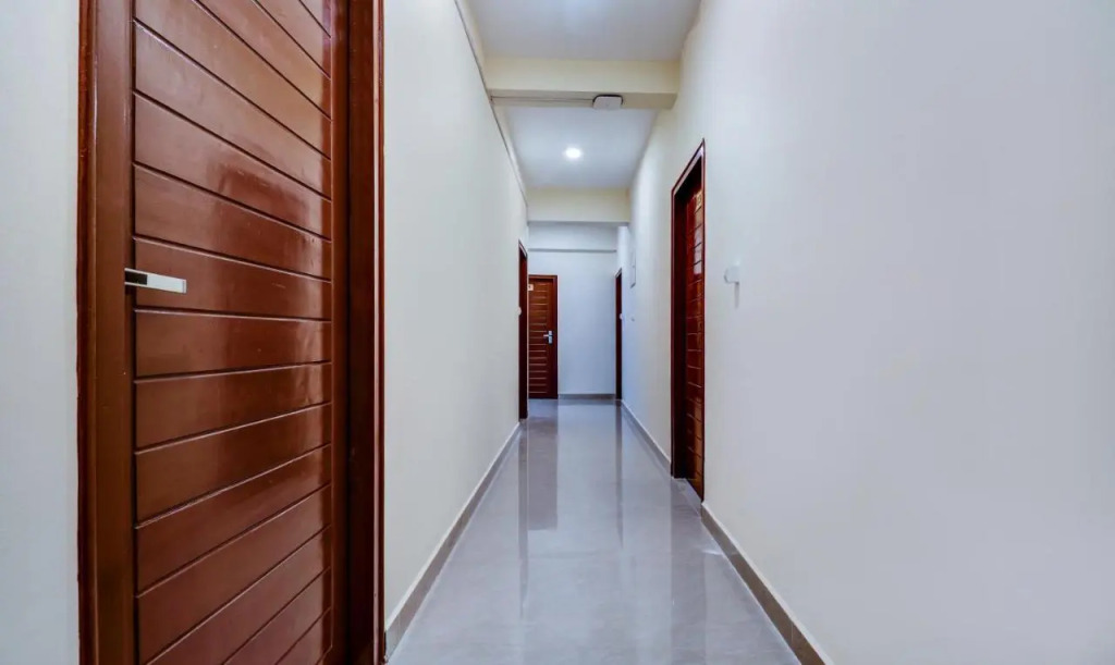 Itsy Hotels Rain Tulsi Stayz, Palarivattom Junction