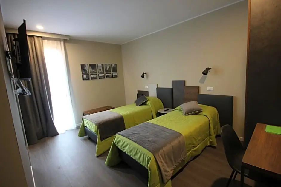 Pove 2.4 Hotel
