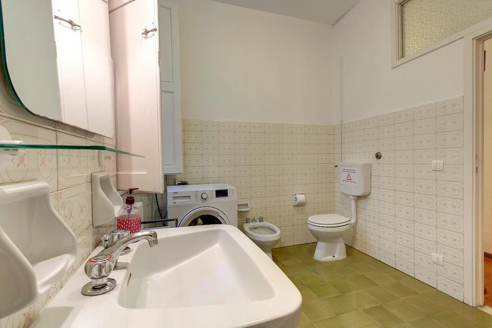 Servi 34 in Firenze With 3 Bedrooms and 2 Bathrooms