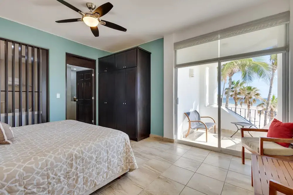 Beachfront Oasis in Cabo with Resort Amenities