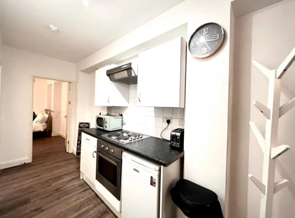 Central London 2 Bed Old Street Station Sleeps 4 to 5 Close to all attractions