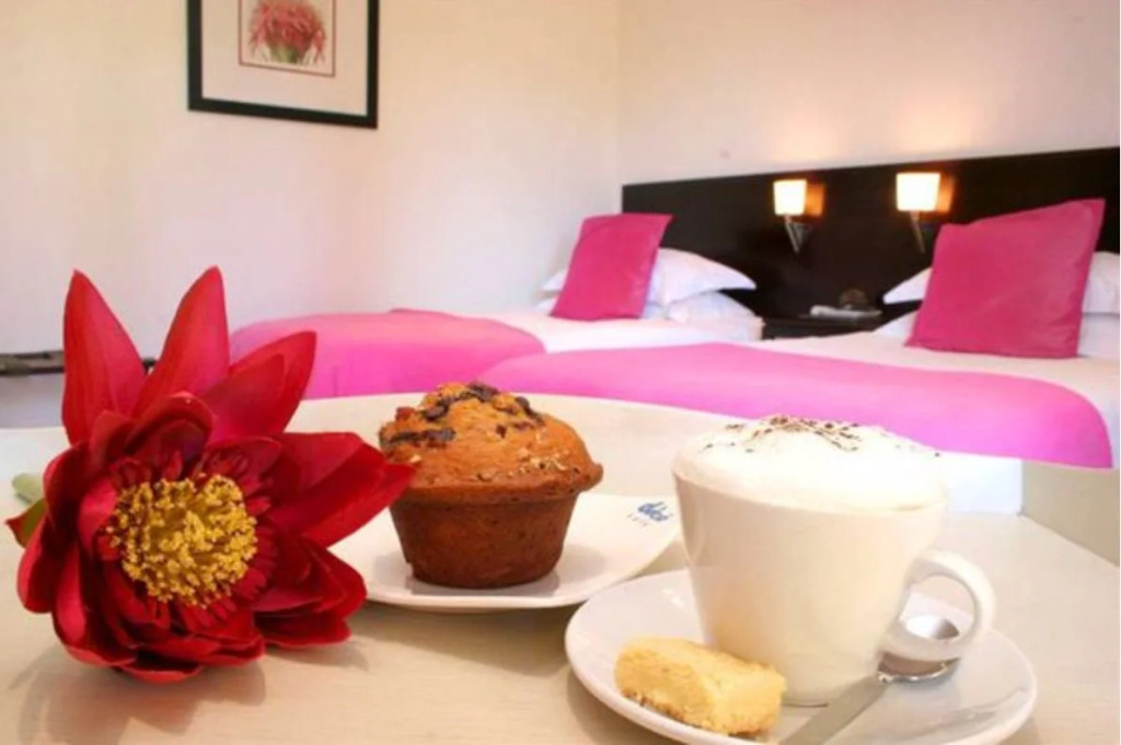 VJ's Guesthouse and Restaurant