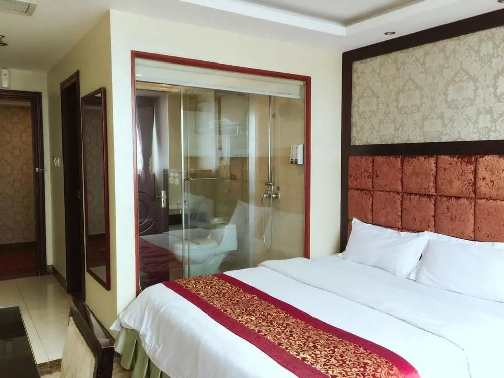 Lucky Hotel