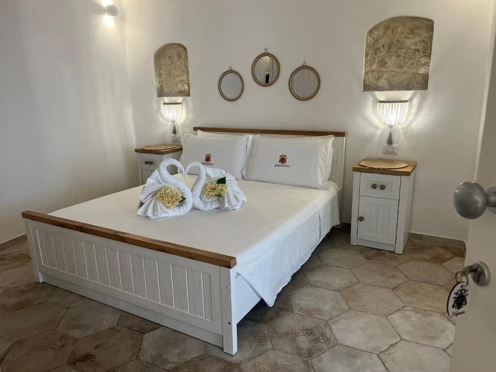 Godano Rooms