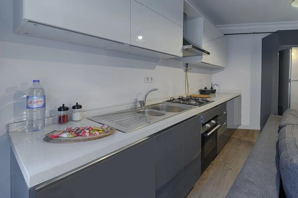 Gorgeous Central 2BR Condo w City Views