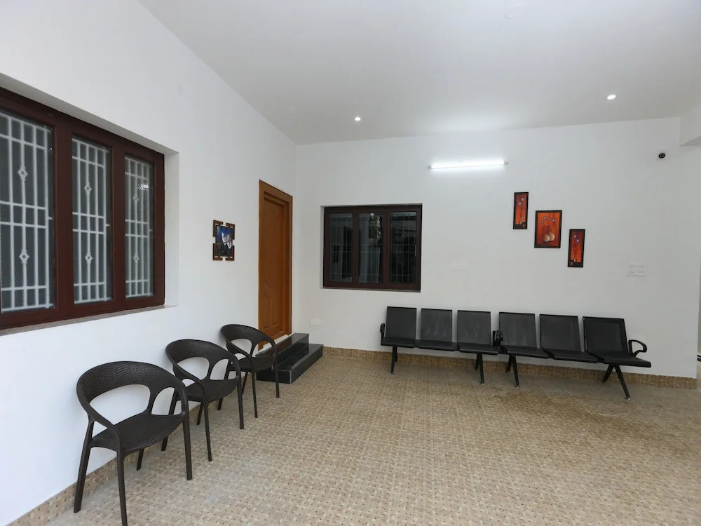 OYO 13858 Rithus Residency