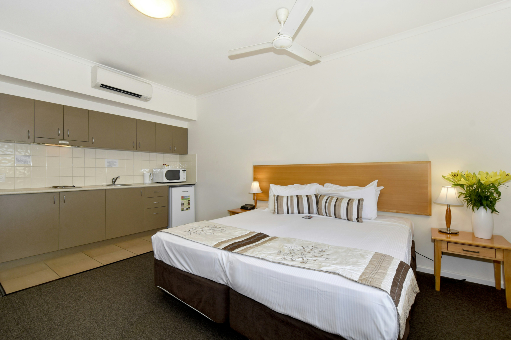 Metro Advance Apartments & Hotel
