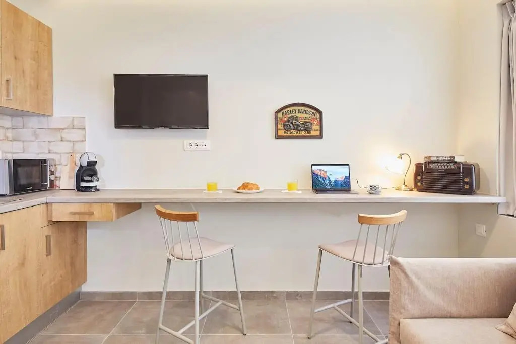 Stay in a hip decorated studio near Acropolis!