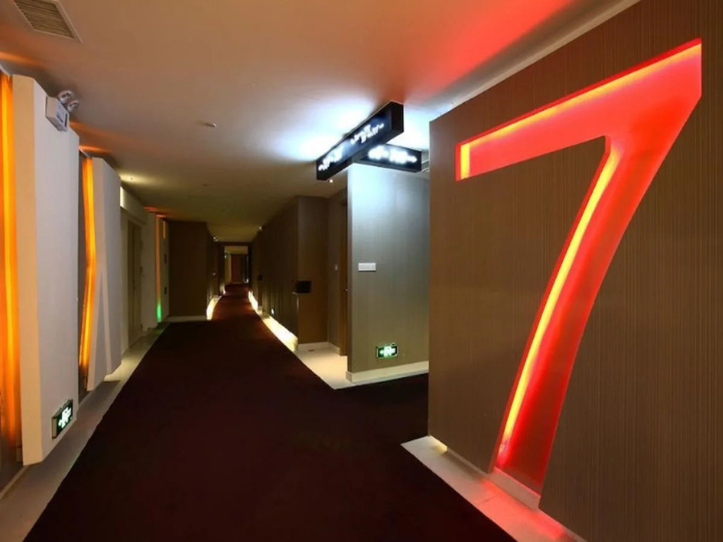 Qingdao Jinfuyue Hotel (Heilongjiang Middle Road Oriental City Branch)