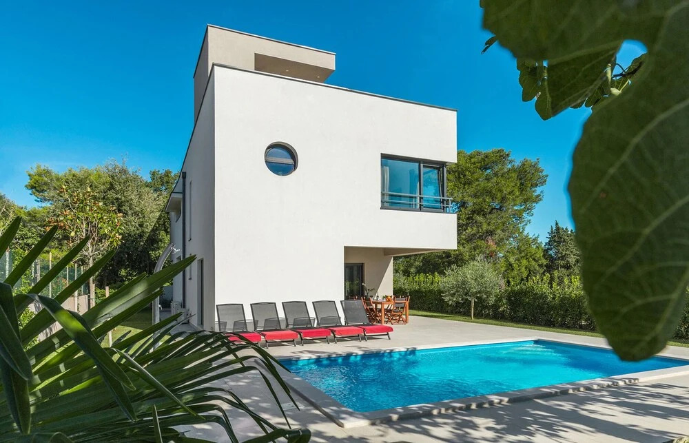Beautiful Home in Premantura With Wifi and 4 Bedrooms