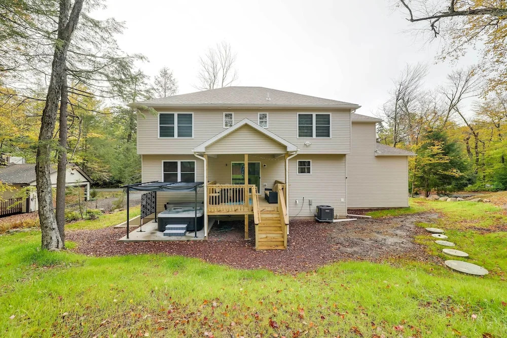 Hot Tub + Lake Access: Spacious Tobyhanna Home