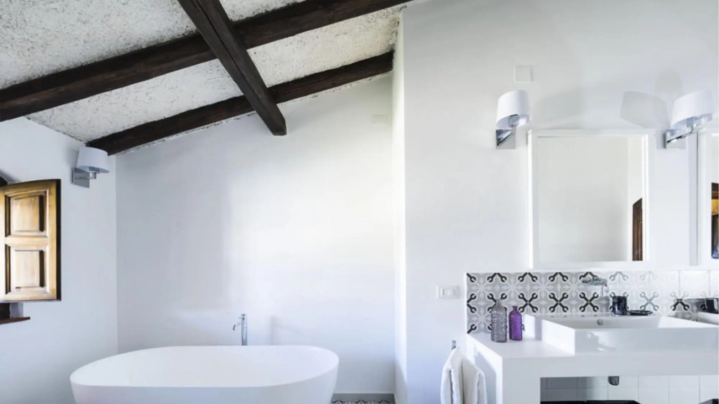 Exclusive seafront villa with private pool-VILLA LUNA BLU