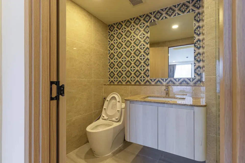 New Condo w Pool Gym Beach Nearby C247