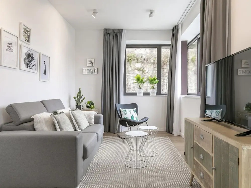 Riverside by Forever Rentals. Deluxe 2 Bedroom Apartment With Views of R?a. Wifi