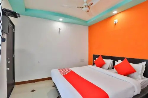 Oyo 24921 Hotel Shree