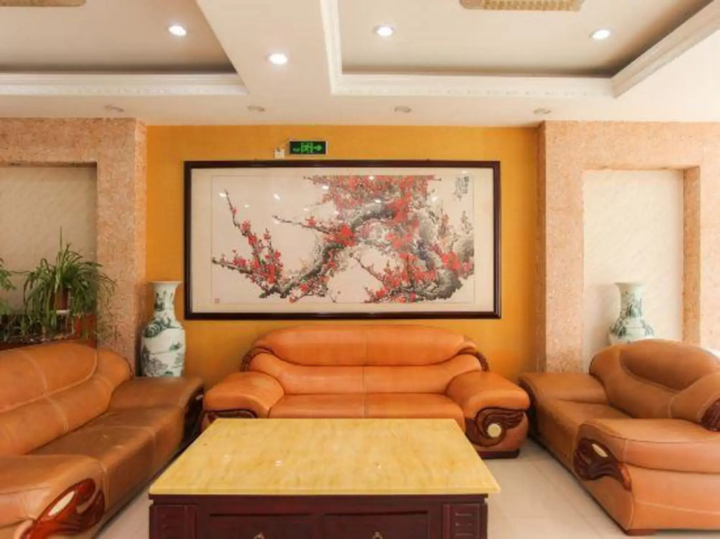 Yuzhou Business Hotel