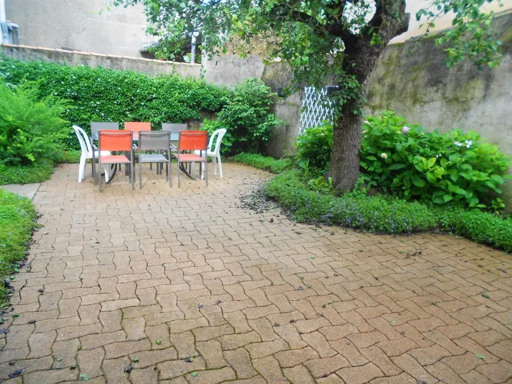 House With 3 Bedrooms in Airvault, With Enclosed Garden and Wifi