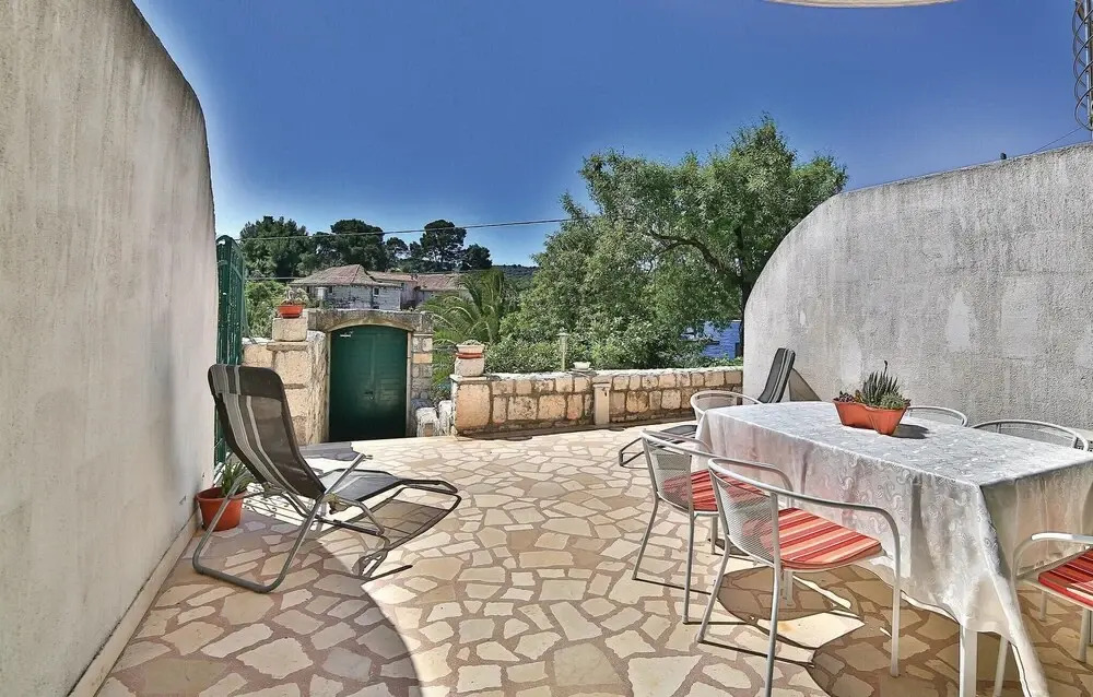 Amazing Home in Drvenik Veliki With 2 Bedrooms