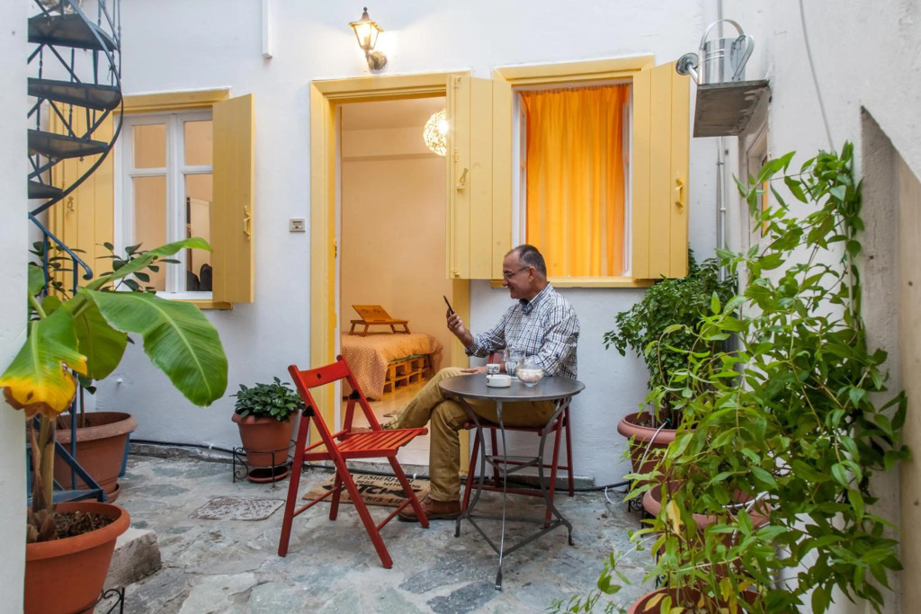 Perfect ground Studio @ historic center; great neighborhood