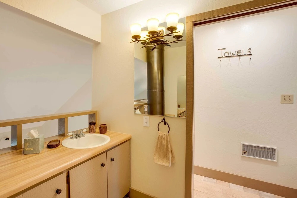 Mountain Condo w/ Fireplace in Kirkwood Ski Resort