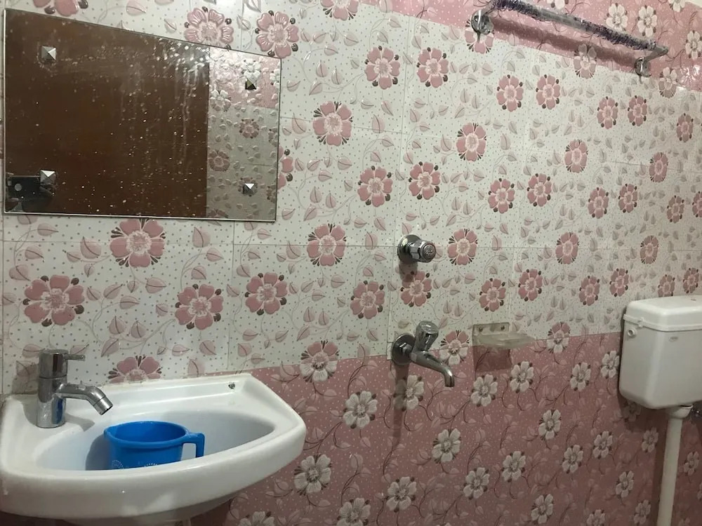 Goroomgo Maa Ugratara Lodge Puri