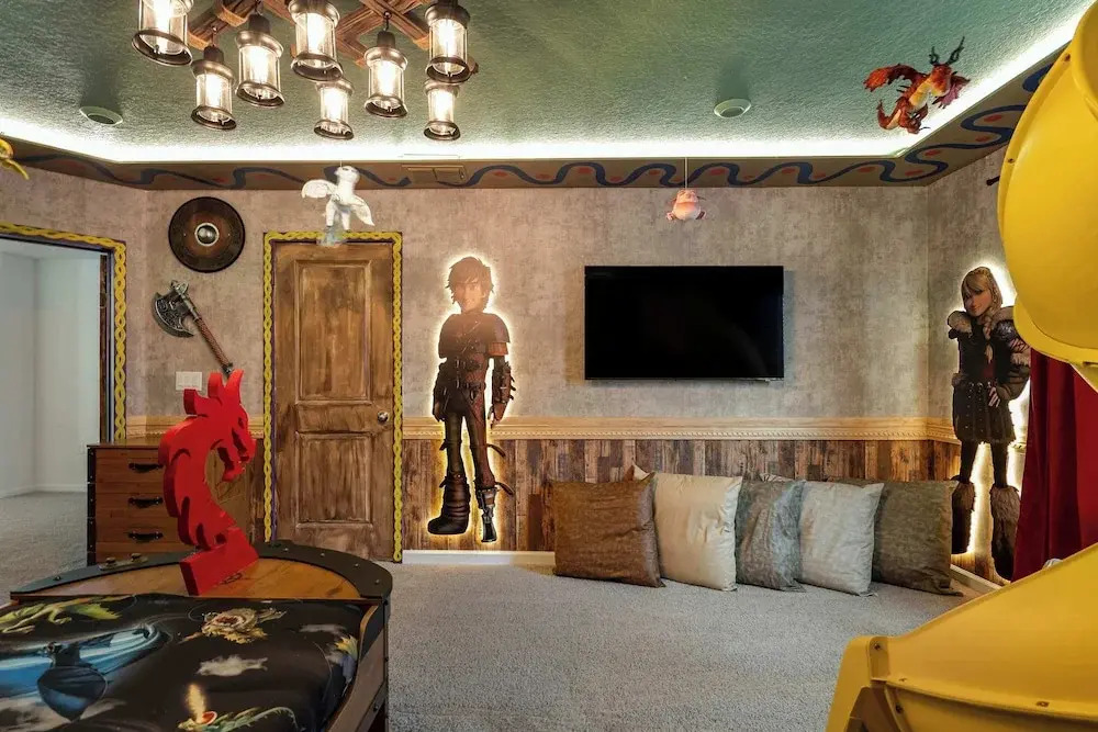 Luxury 9BR Solara Home, Themed Fun & Pool