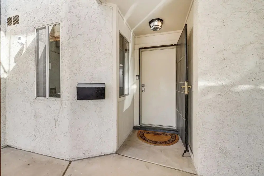 Furnished Patio, Pool Access! Scottsdale Retreat
