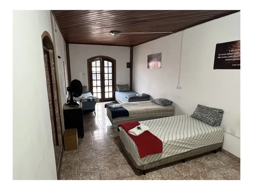 Haja Luz Casa Pousada 2 no Centro de Itaquaquecetuba