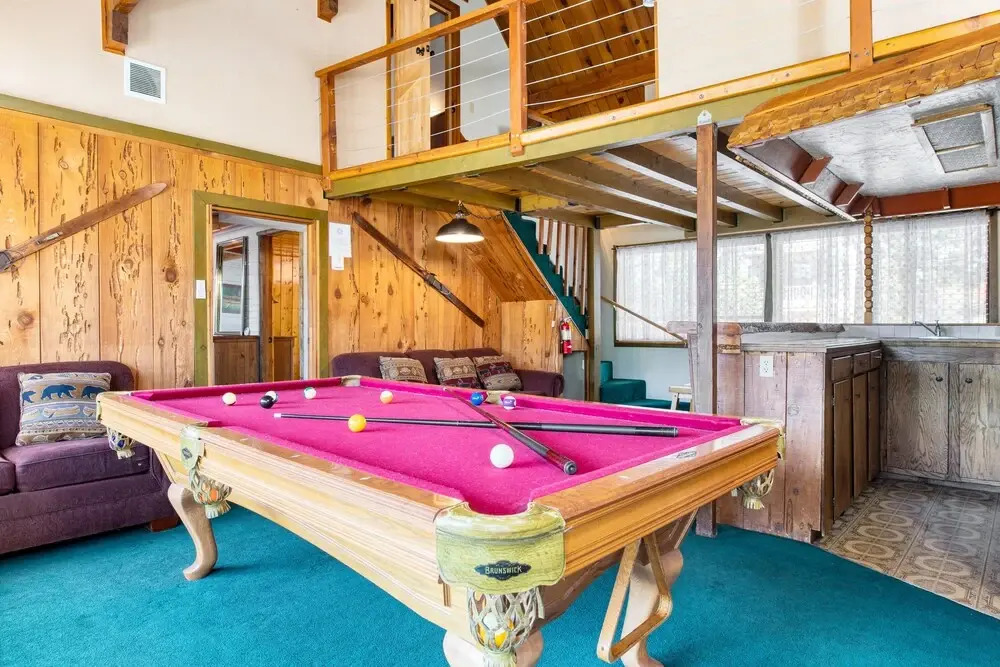 Moosehead by AvantStay Lakefront Cabin w Pool Table Bar and Lake Access