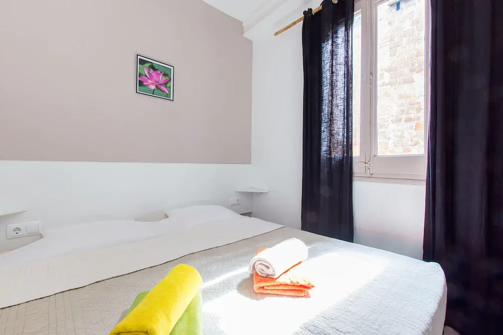 Sunny Retro Flat Balcony in Poble Sec