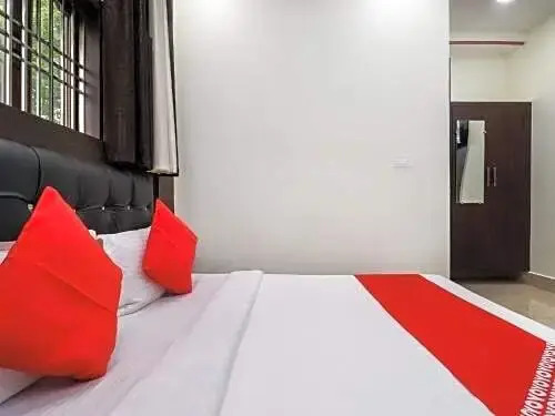 Hotel O Black Grapes