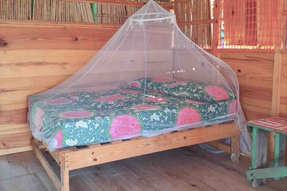Private Ocean-Front Cabin with private bathroom on San Blas Island