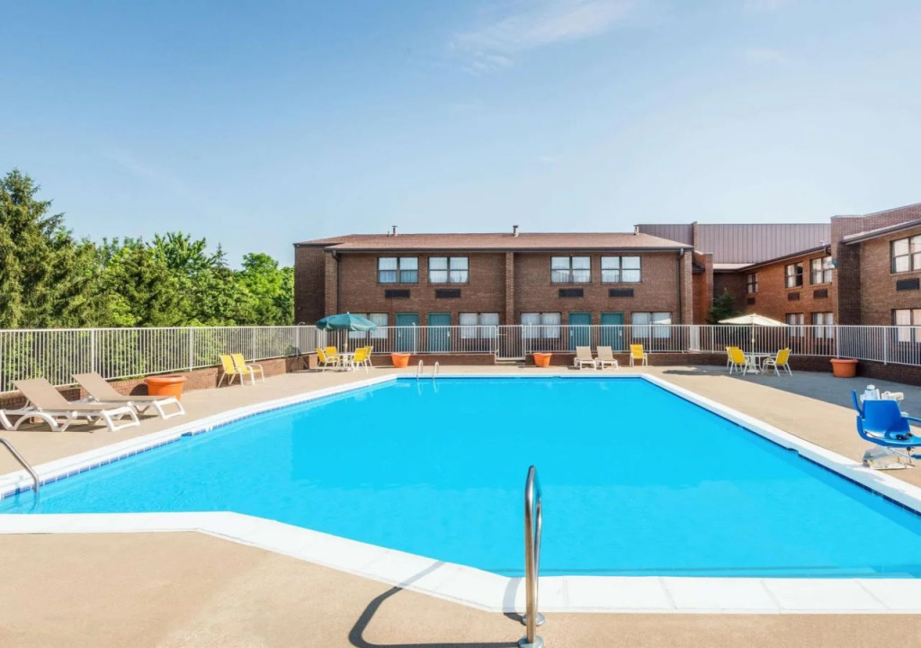 Guesthouse Inn & Suites Lexington