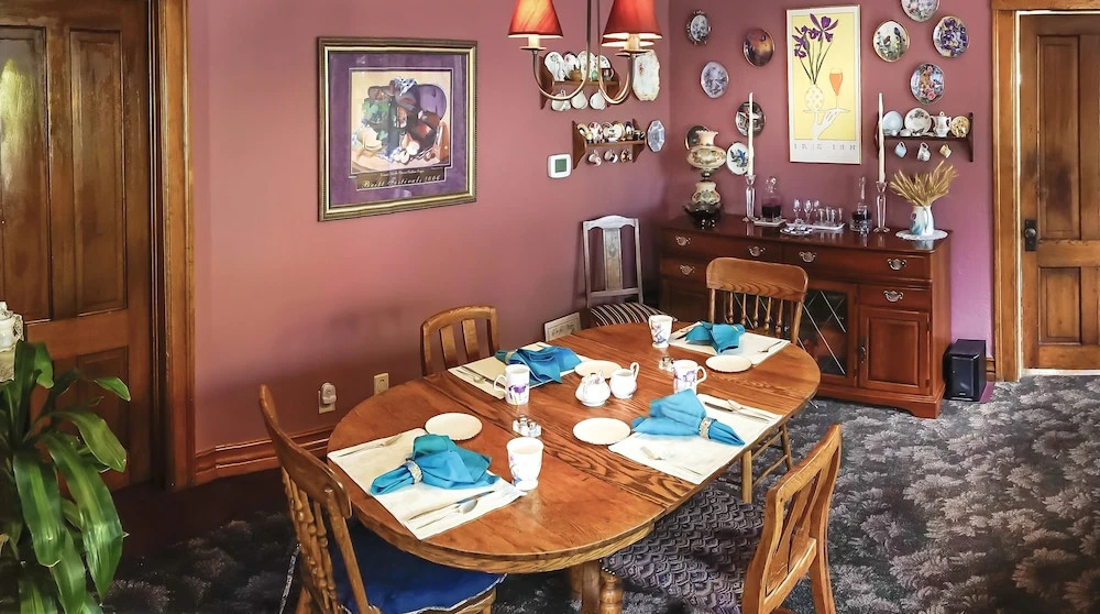 The Iris Inn