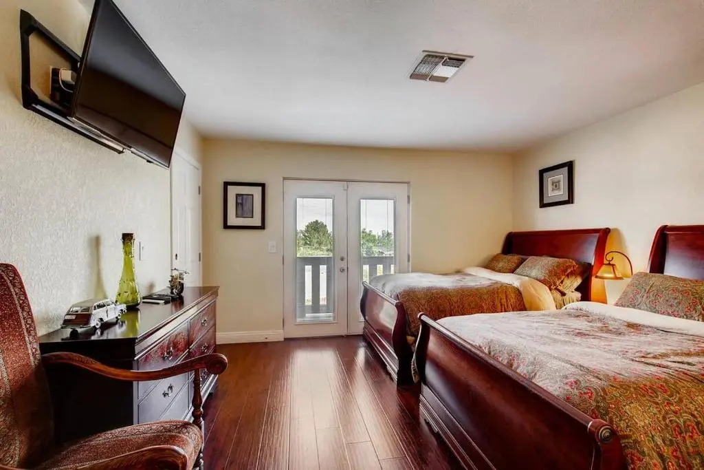 Villa Gordal - Enormous Villa in Las Vegas with 39 Sleeps