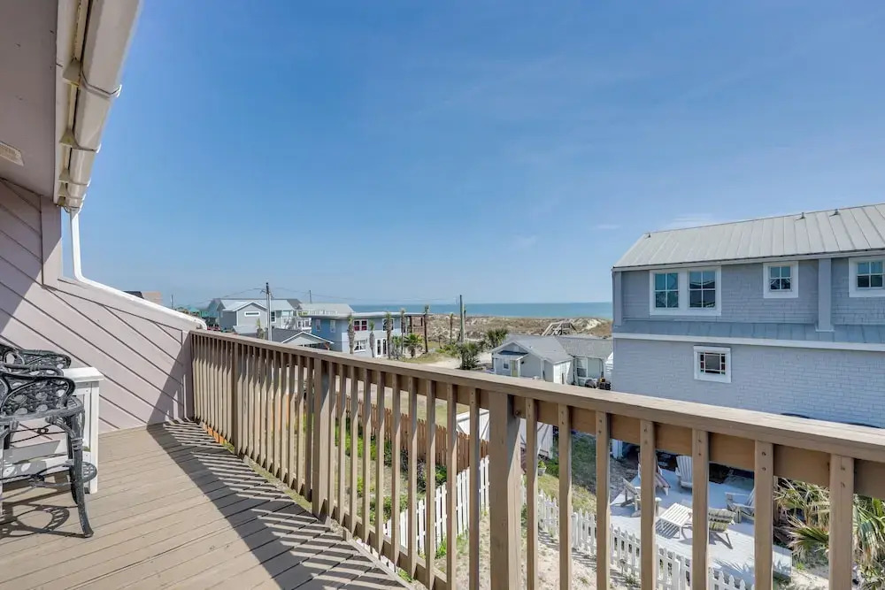 Fernandina Beach Vacation Rental: Steps to Beach!