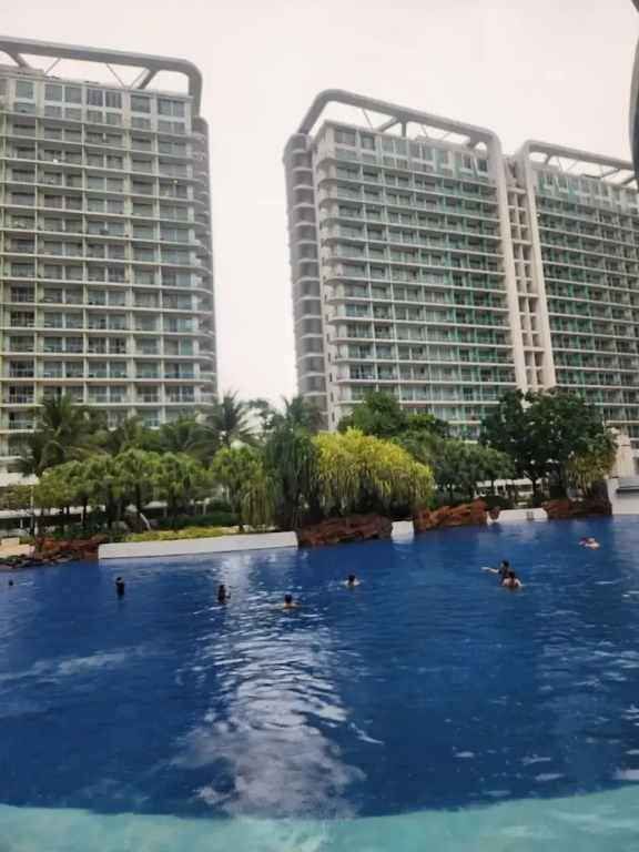 Azure Urban Resort Staycation By Yana