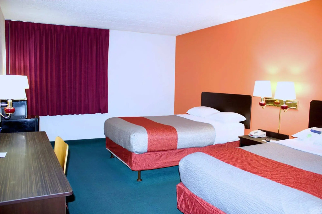 Motel 6-New Stanton, PA