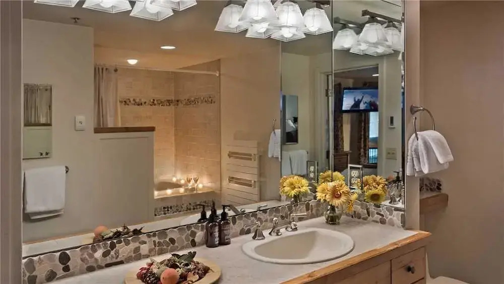 Epernay 125 3 BedroomCondo By Moving Mountains