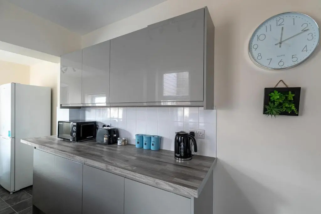 Central Location & Spacious Family & Contractors & Free Parking