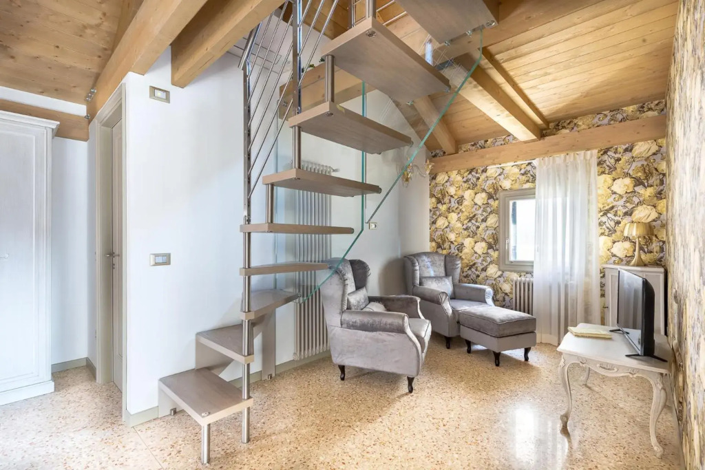 Ca' Cappello Venice Apartment 2 with Canal View