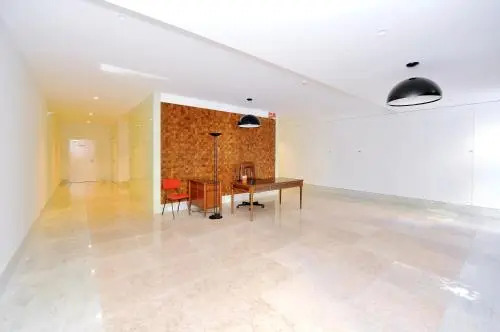 Excellent T1 in Cosmopolitan Building