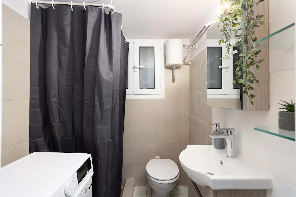 Central Athens Fully-equipped Getaway in Victoria