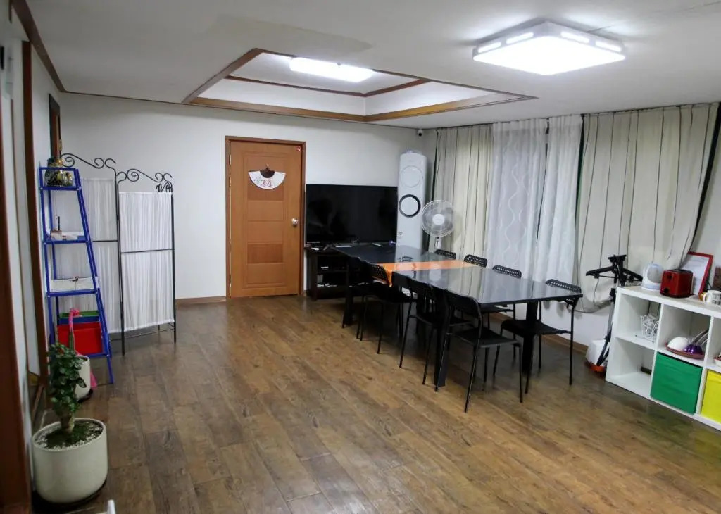 Jeong House